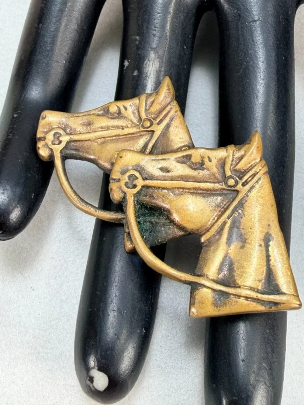 Vintage Horse Heads Brass Western Equestrian Brooch Art Deco Style Pin
